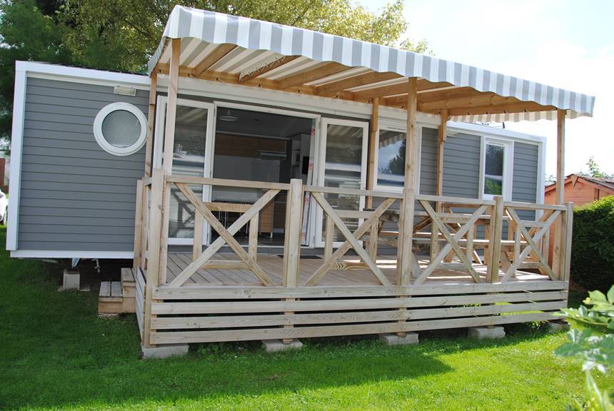 mobil home extérieur terrasse couverte nature à abbeville tollent camping