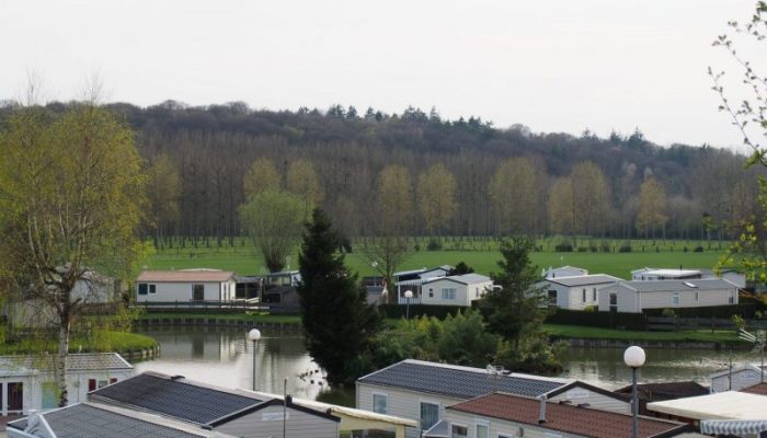 Mobil home au bord de l'étang